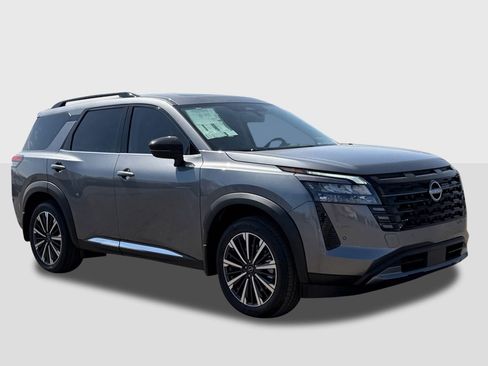 New 2026 Nissan Pathfinder Platinum FWD image 8