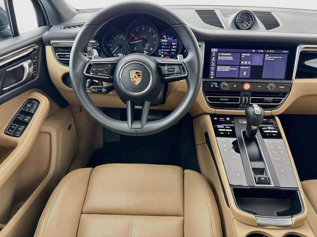 Certified 2026 Porsche Macan AWD/4WD image 25