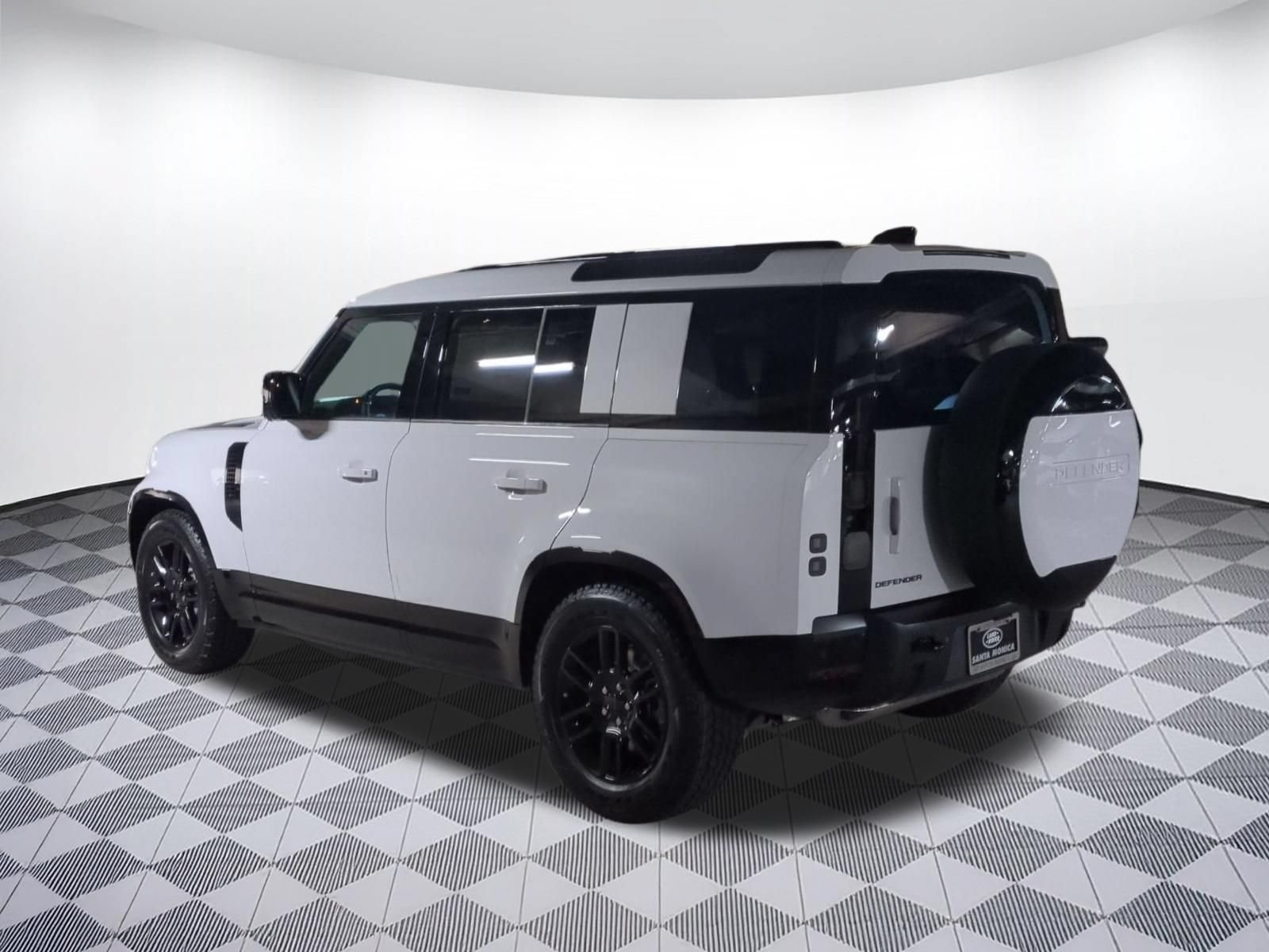New 2026 Land Rover Defender 110 X-Dynamic SE AWD/4WD image 3