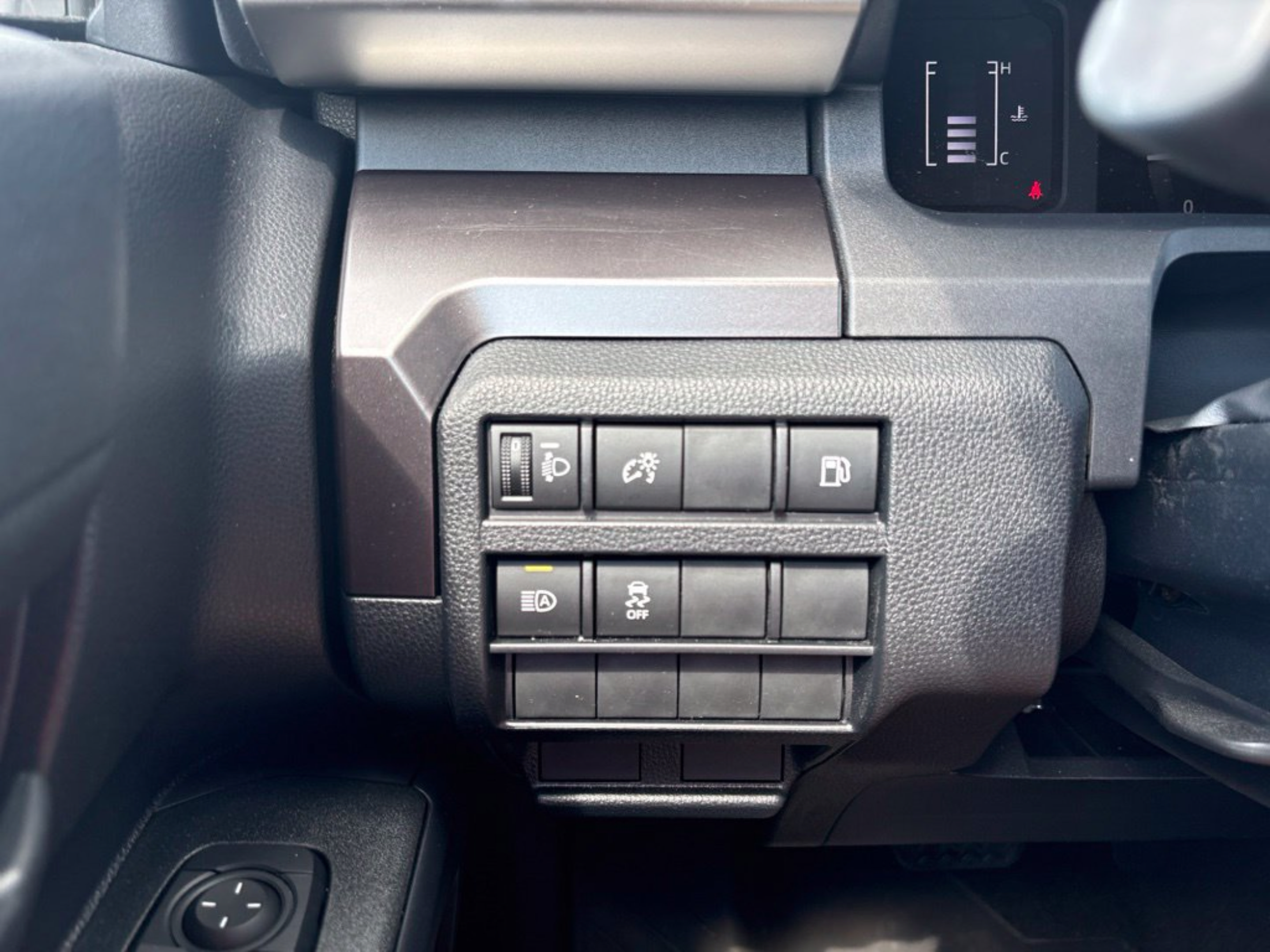 Used 2025 Toyota 4Runner SR5 AWD/4WD image 14