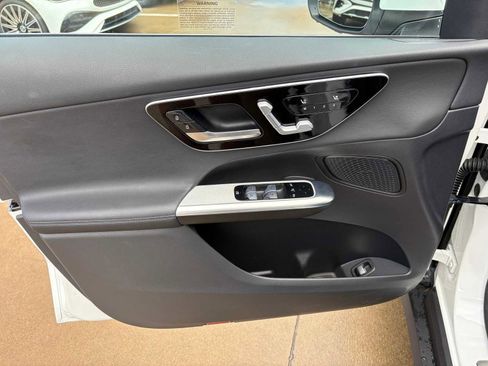 Used 2026 Mercedes-Benz GLC 300 image 12