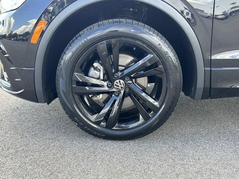 Certified 2024 Volkswagen Tiguan SE R-Line AWD/4WD image 9