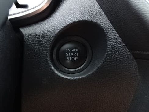Used 2025 Toyota Corolla Cross XLE FWD image 30