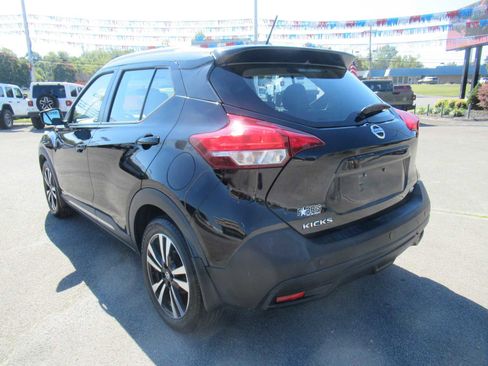 Used 2018 Nissan Kicks SR w/ Exterior Electronics Package image 3