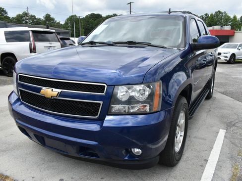Used 2013 Chevrolet Avalanche LS RWD image 2