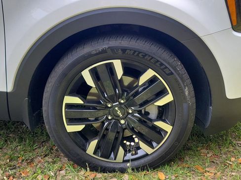 Used 2024 Kia Telluride SX Prestige image 9