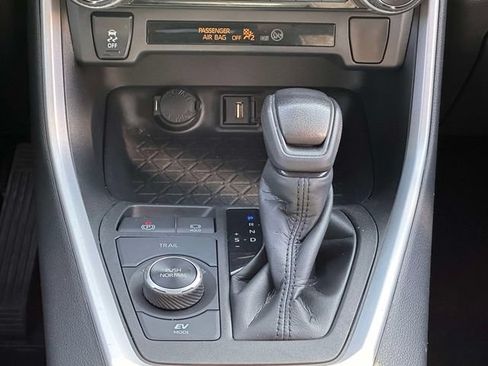 Used 2021 Toyota RAV4 XLE AWD/4WD image 20