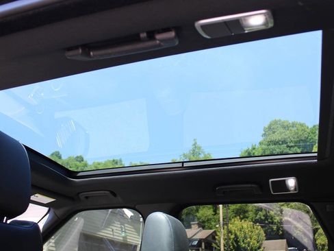 Used 2017 Land Rover Range Rover Sport SE AWD/4WD image 15