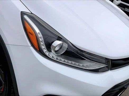 Used 2020 Chevrolet Trax LT w/ Redline Edition image 25