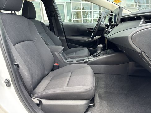 Used 2025 Toyota Corolla LE FWD image 29