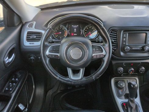 Used 2018 Jeep Compass Latitude AWD/4WD image 27