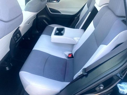 Used 2019 Toyota RAV4 XLE w/ Protection Package AWD/4WD image 11
