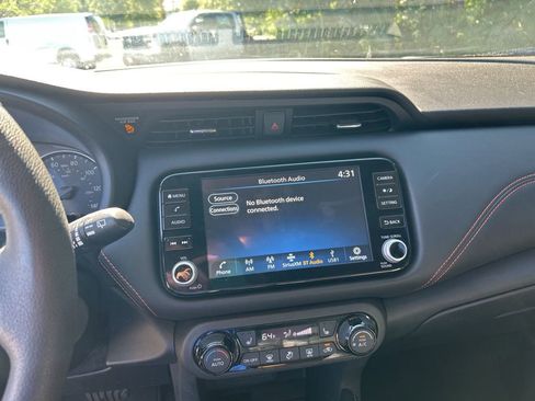 Used 2023 Nissan Kicks SR w/ SR Premium Package FWD image 14