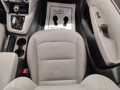 Used 2017 Hyundai Elantra SE image 23