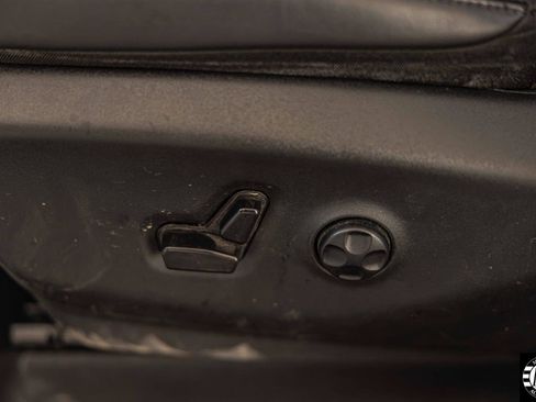 Used 2023 Chrysler Pacifica Touring-L FWD image 18