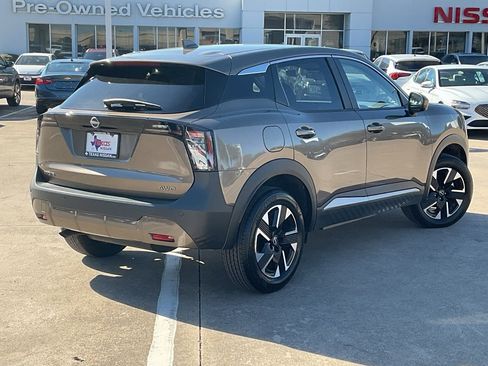 Used 2025 Nissan Kicks SV image 5