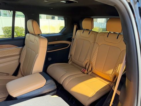 Used 2025 Jeep Grand Cherokee L Summit image 5