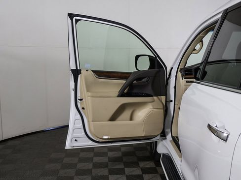 Used 2016 Lexus LX 570 4WD image 28