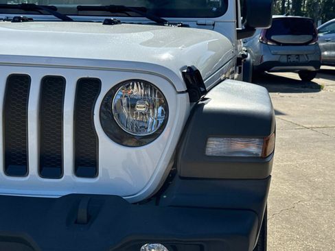 Used 2022 Jeep Wrangler Unlimited Sport AWD/4WD image 9