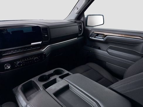 Used 2023 Chevrolet Silverado 1500 LT image 24