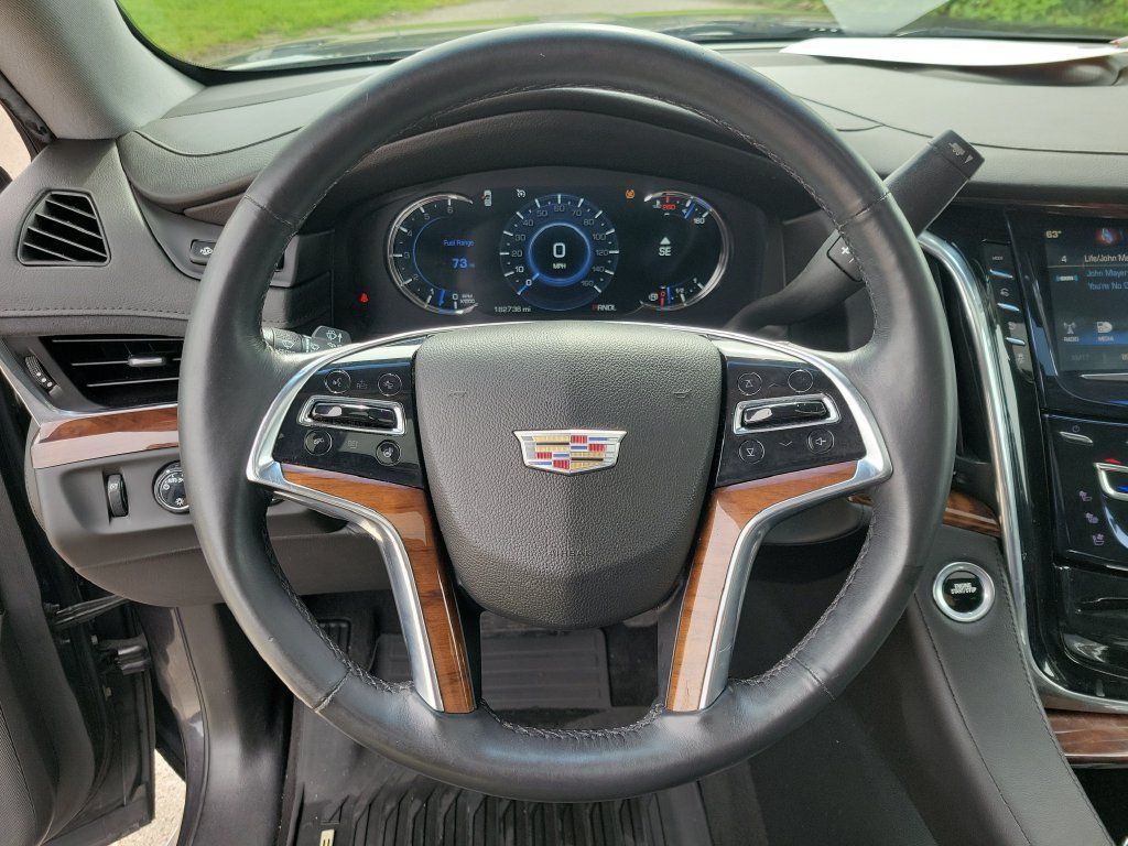 Used 2017 Cadillac Escalade Luxury AWD/4WD image 25