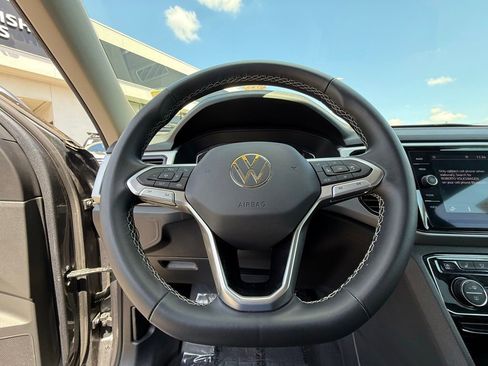 Used 2023 Volkswagen Atlas SE w/ Black Wheel Package FWD image 18