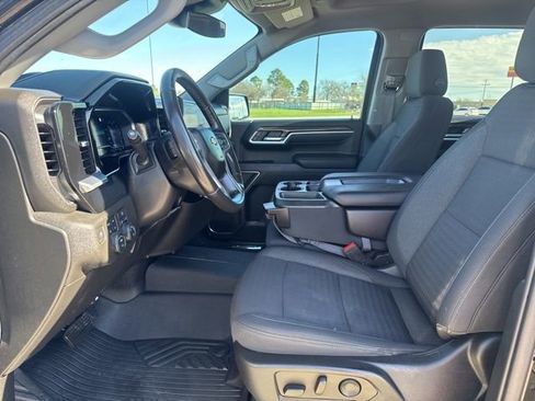 Used 2022 Chevrolet Silverado 1500 LT image 2