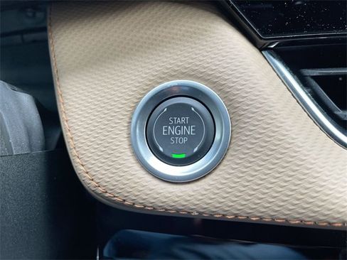 Used 2025 Chevrolet Equinox ACTIV w/ Safety and Technology Package image 17