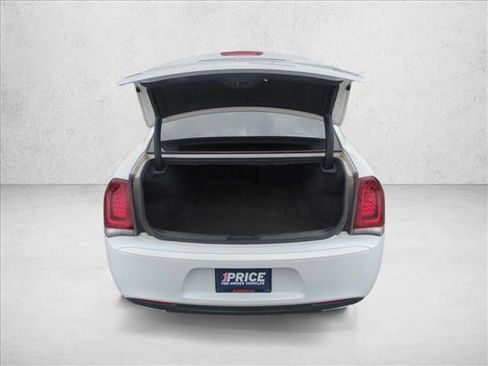 Used 2018 Chrysler 300 S image 6