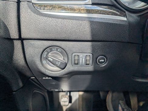 Used 2016 Chrysler 300 C AWD/4WD image 12