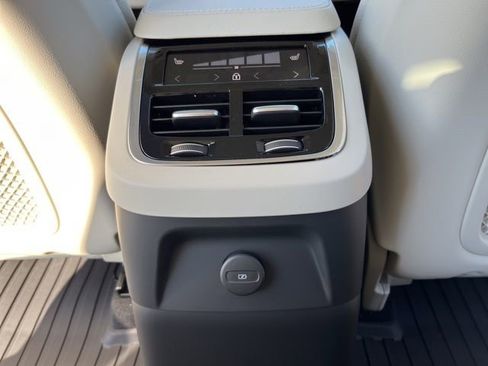 New 2025 Volvo XC90 T8 Plus w/ Protection Package Premier image 21