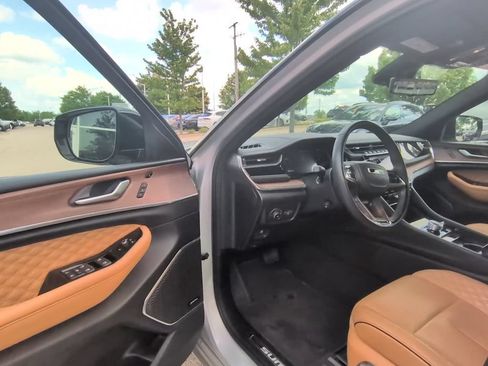 Used 2024 Jeep Grand Cherokee L Summit w/ Advanced Protech Group IV AWD/4WD image 24