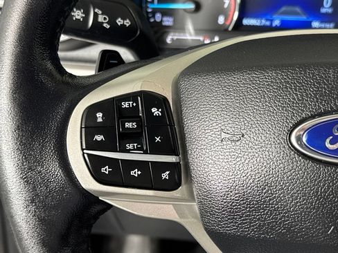 Used 2020 Ford Explorer XLT w/ Equipment Group 202A AWD/4WD image 11