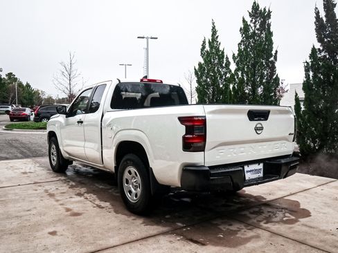 Used 2024 Nissan Frontier S w/ S Utility Package image 9