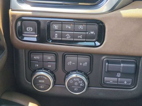 Used 2025 GMC Yukon Denali Ultimate w/ LPO, Floor Liner Package AWD/4WD image 18