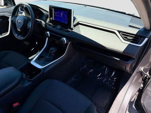 Used 2025 Toyota RAV4 XLE image 13