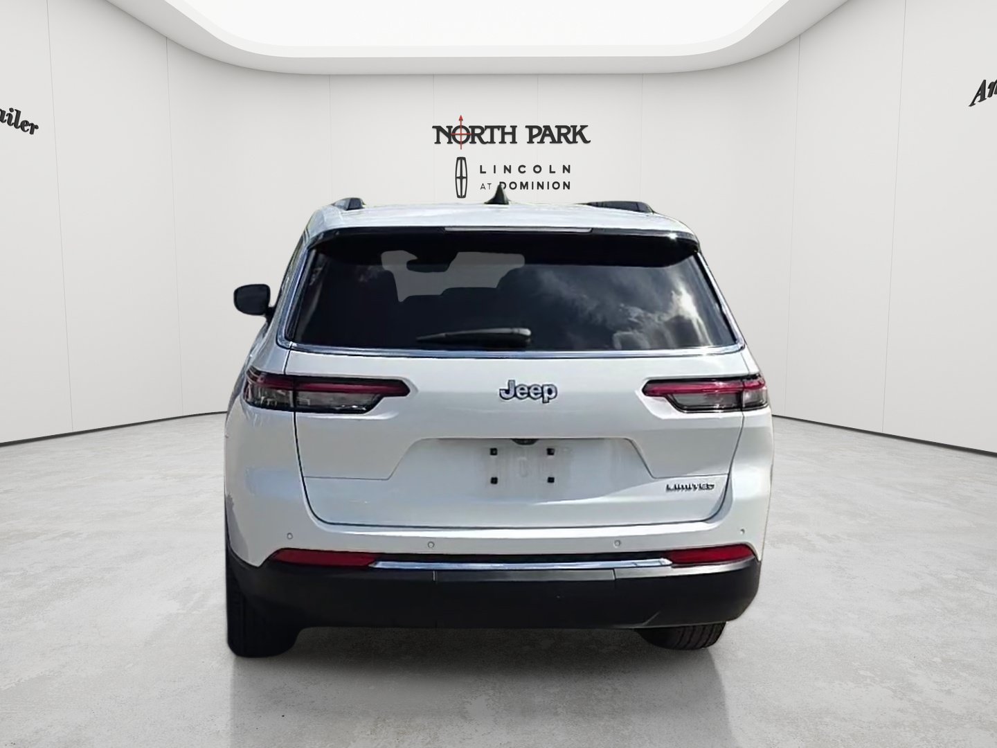 Used 2023 Jeep Grand Cherokee L Limited RWD image 4