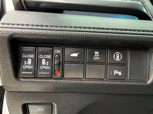 Used 2023 Honda Odyssey Elite image 34