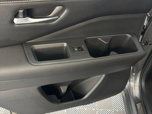 Used 2025 Nissan Pathfinder SL w/ Lighting Package (N92) FWD image 25