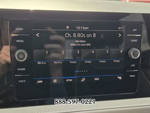 Used 2025 Volkswagen Taos SE FWD image 21