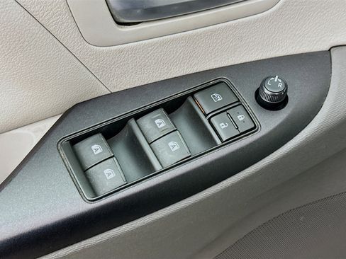 Used 2017 Toyota Sienna LE FWD image 15