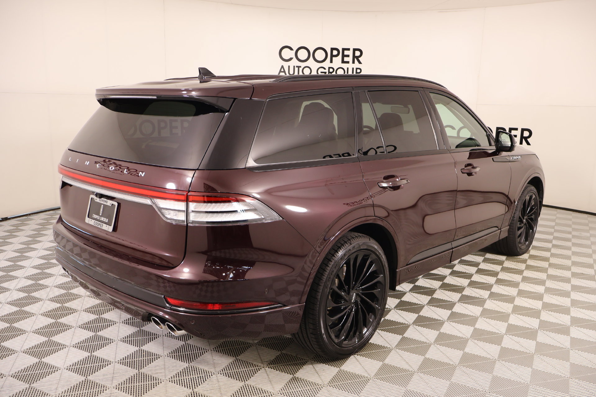 Certified 2024 Lincoln Aviator Reserve w/ Equipment Group 201A AWD/4WD image 23