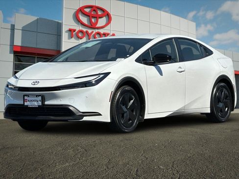 Used 2026 Toyota Prius LE FWD image 7