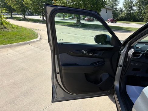 Used 2024 Chevrolet TrailBlazer LT w/ LT Cold Weather Package FWD image 13