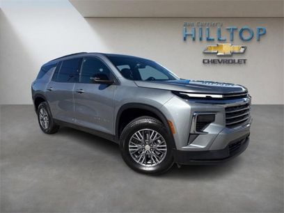 Used 2025 Chevrolet Traverse LT