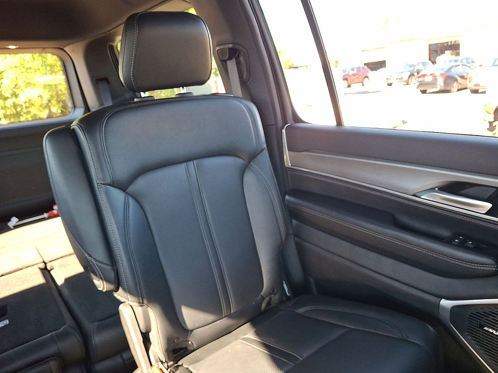 Used 2025 Jeep Wagoneer Series II AWD/4WD image 14