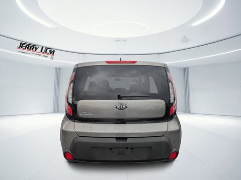 Used 2015 Kia Soul + image 4