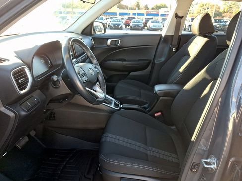Used 2024 Hyundai Venue SEL image 13