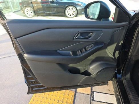 Used 2024 Nissan Rogue S image 12