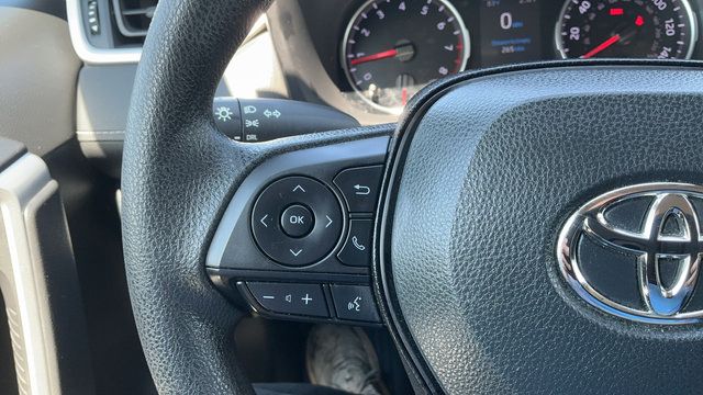 Used 2022 Toyota RAV4 LE FWD image 11